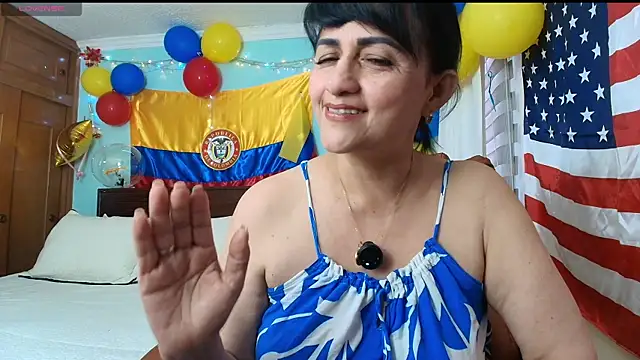 ISABEEL_SOFIA01 live cam on StripChat