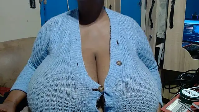 CUTEFIRMMELONSS webcam