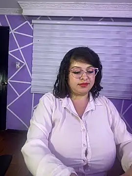 MiiaaJoness webcam