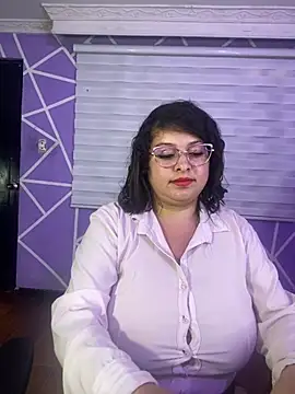 MiiaaJoness webcam