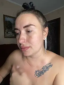 Roxana_Bell live cam on StripChat