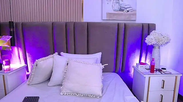 SaraLugo live cam on StripChat