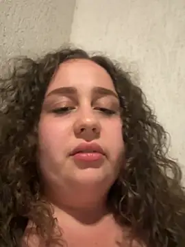 CurlyMaddie webcam