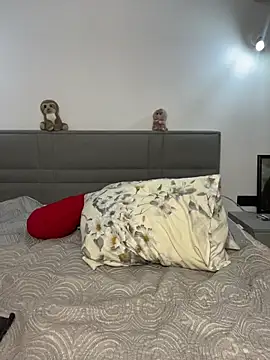 CurlyLara live sex cam