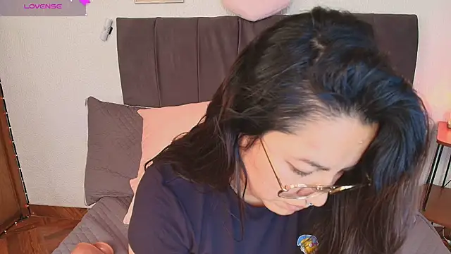 samm_curvy live cam on StripChat