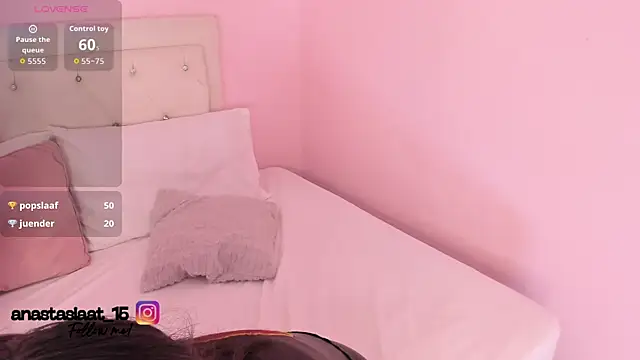Miia_Thompsonn live cam on StripChat