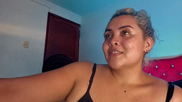Agatha_humidity live cam on StripChat