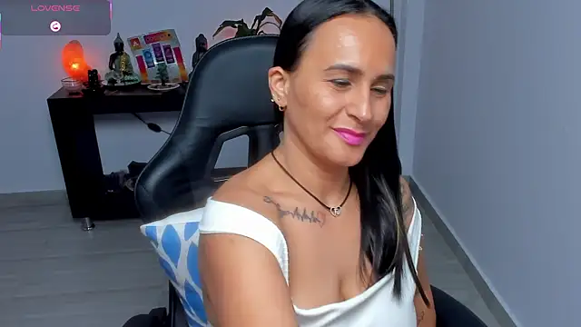 Sara_Charmy webcam