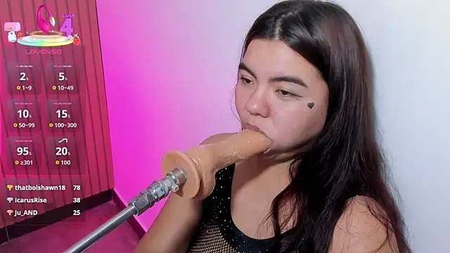 klhoe_boobs webcam