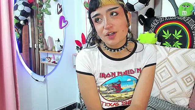 MeowMota_ live cam on StripChat