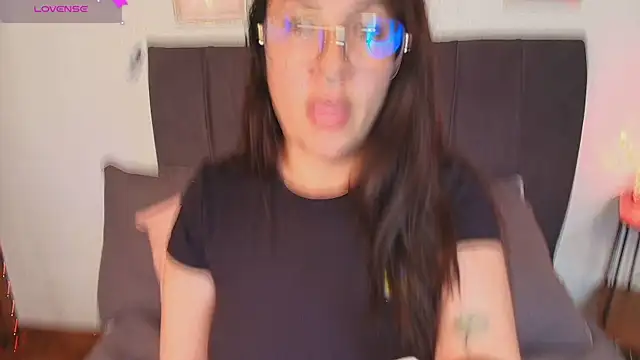 samm_curvy live cam on StripChat