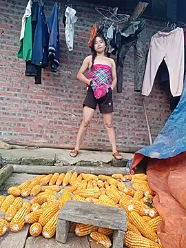 HeresThuy22 webcam