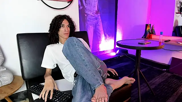 anddy_hugecock live cam on StripChat