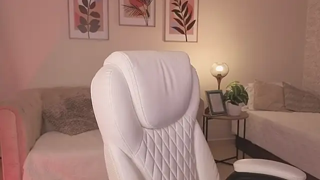 DahianaWalcott live cam on StripChat