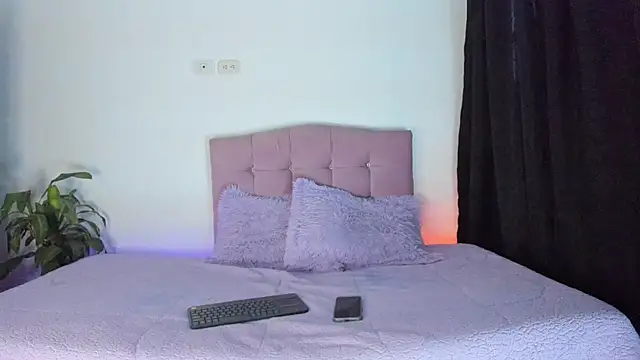 MarieLatex live cam on StripChat