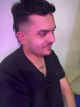 LatinBearX live cam on StripChat