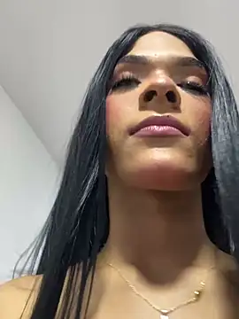 Amira_Ember live cam on StripChat