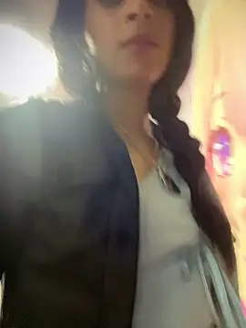 Sasha-firee live cam on StripChat
