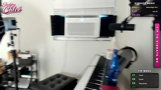 itschloelaurent Live Web Cam Show