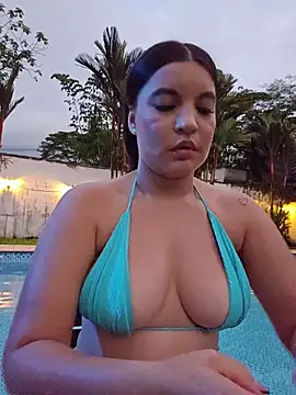 Pretty_Julieta live cam on StripChat