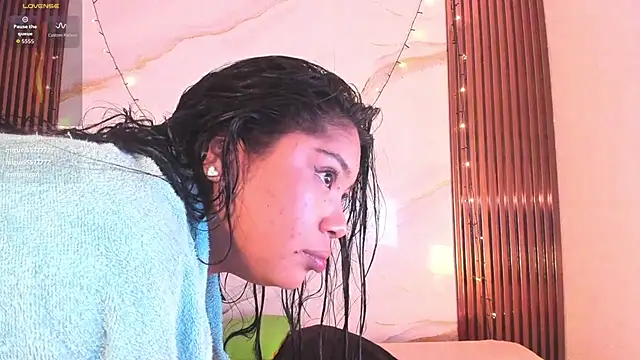 SaraApril_1 live cam on StripChat