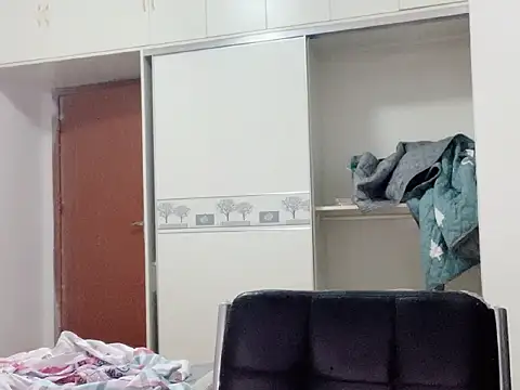 momo-9999 webcam