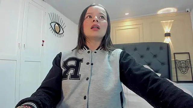 LORELAIGIVEN live cam on StripChat