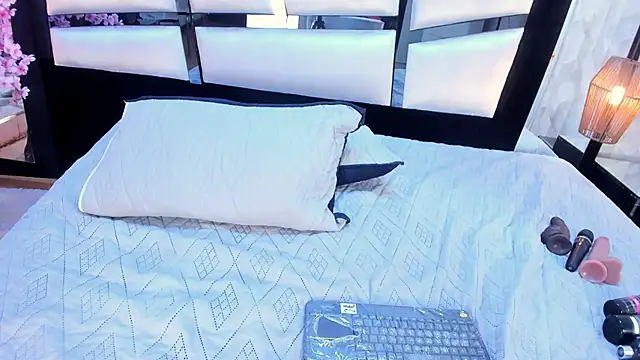 TessaCooper1 live cam on StripChat