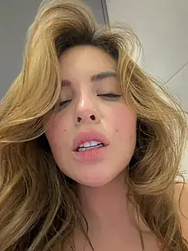 Alirawrz Live Webcam on Stripchat