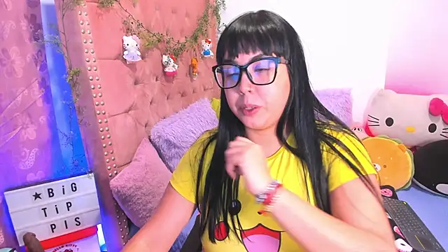 LillyCandy live cam on StripChat