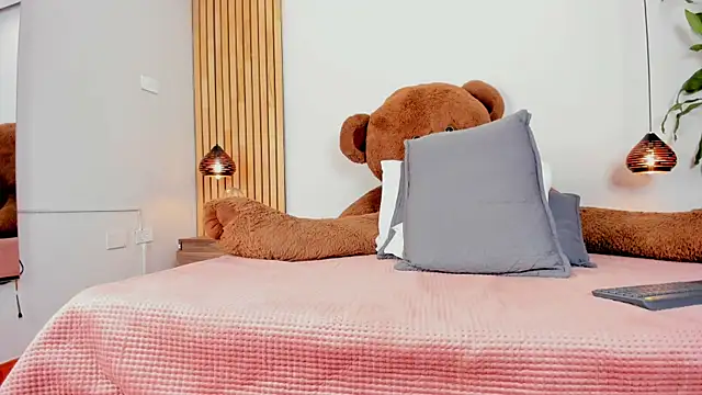 REINA_ADAHARA webcam