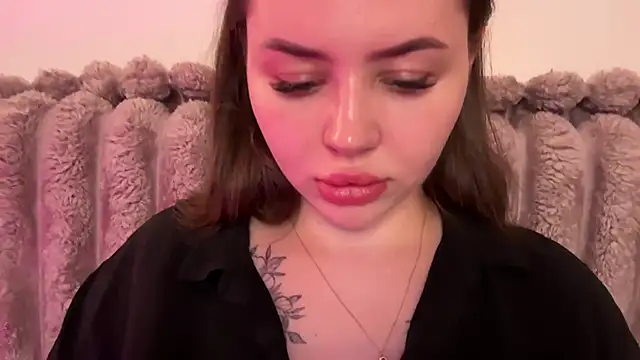 AlmaryKim live cam on StripChat