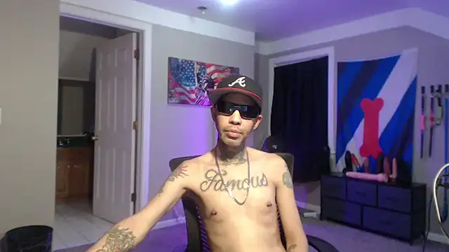 Michigan9000 live cam on StripChat