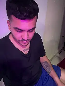 LatinBearX live cam on StripChat