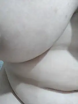 Queen_355 live cam on StripChat