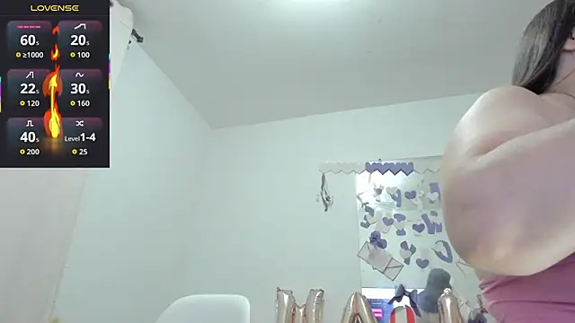 esmeraldamfc live cam on StripChat