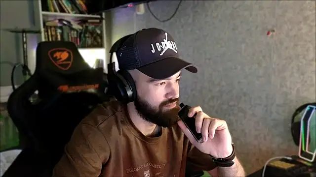 _Serious_Man webcam