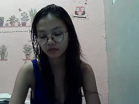 ClassyCrushpinay live cam on StripChat