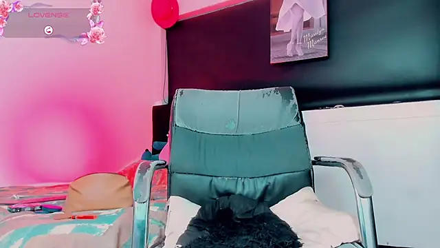 Kendall_hornyy live cam on StripChat