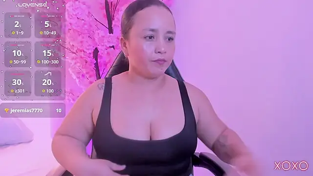 linda_rios_ live cam on StripChat