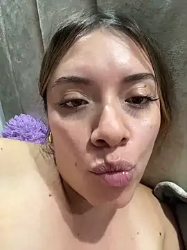 valery_mora webcam