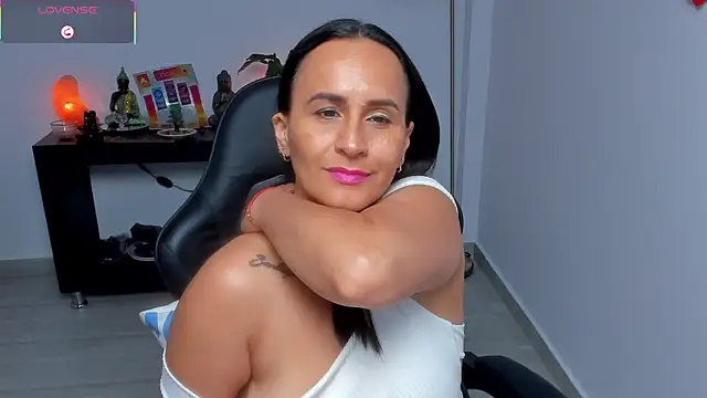 Sara_Charmy webcam