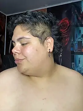Hailey_Curvy