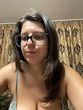 NadiraNoor webcam