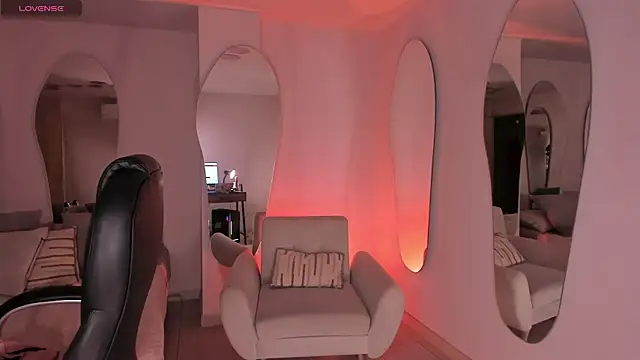 MiaFarrell_ webcam