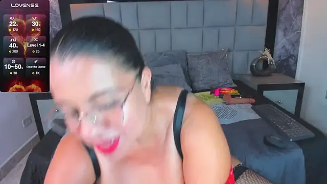 Your_Lady_Milf webcam