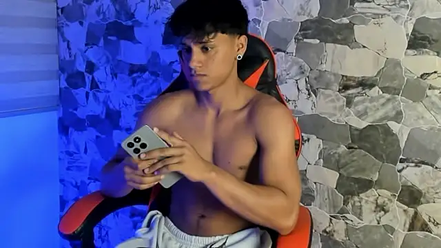 ZYZZ1312 live cam on StripChat