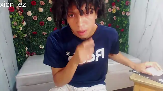xion_ez live cam on StripChat