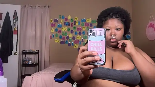 Chocolatebunnyxx96 webcam