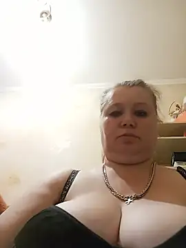 KiraStanton webcam